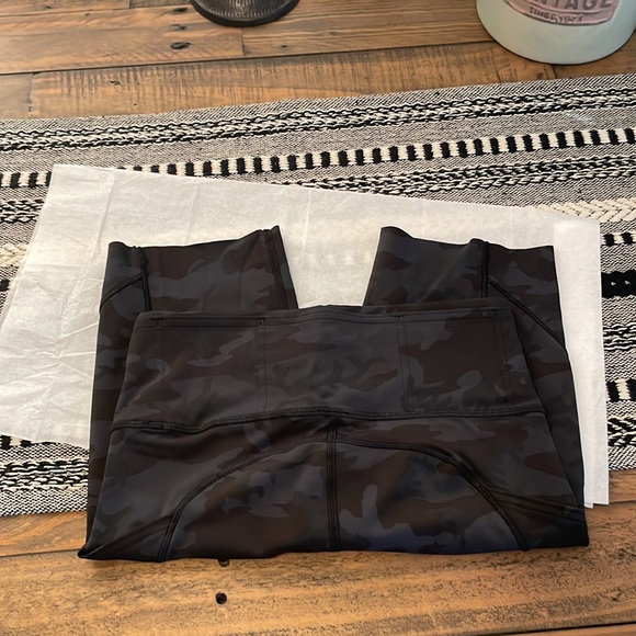 LULULEMON BIKE SHORTS - Picture 3 of 8